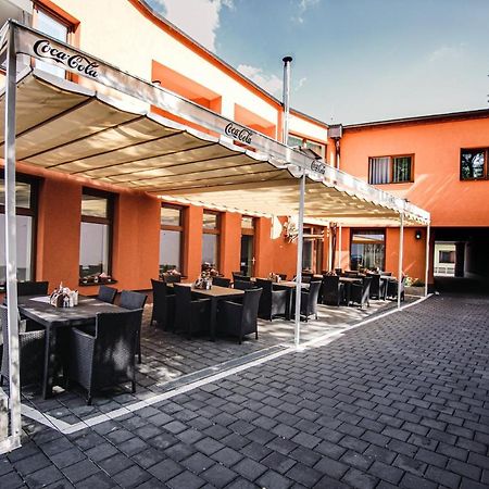 Hotel U Kostela โมดริเช ภายนอก รูปภาพ