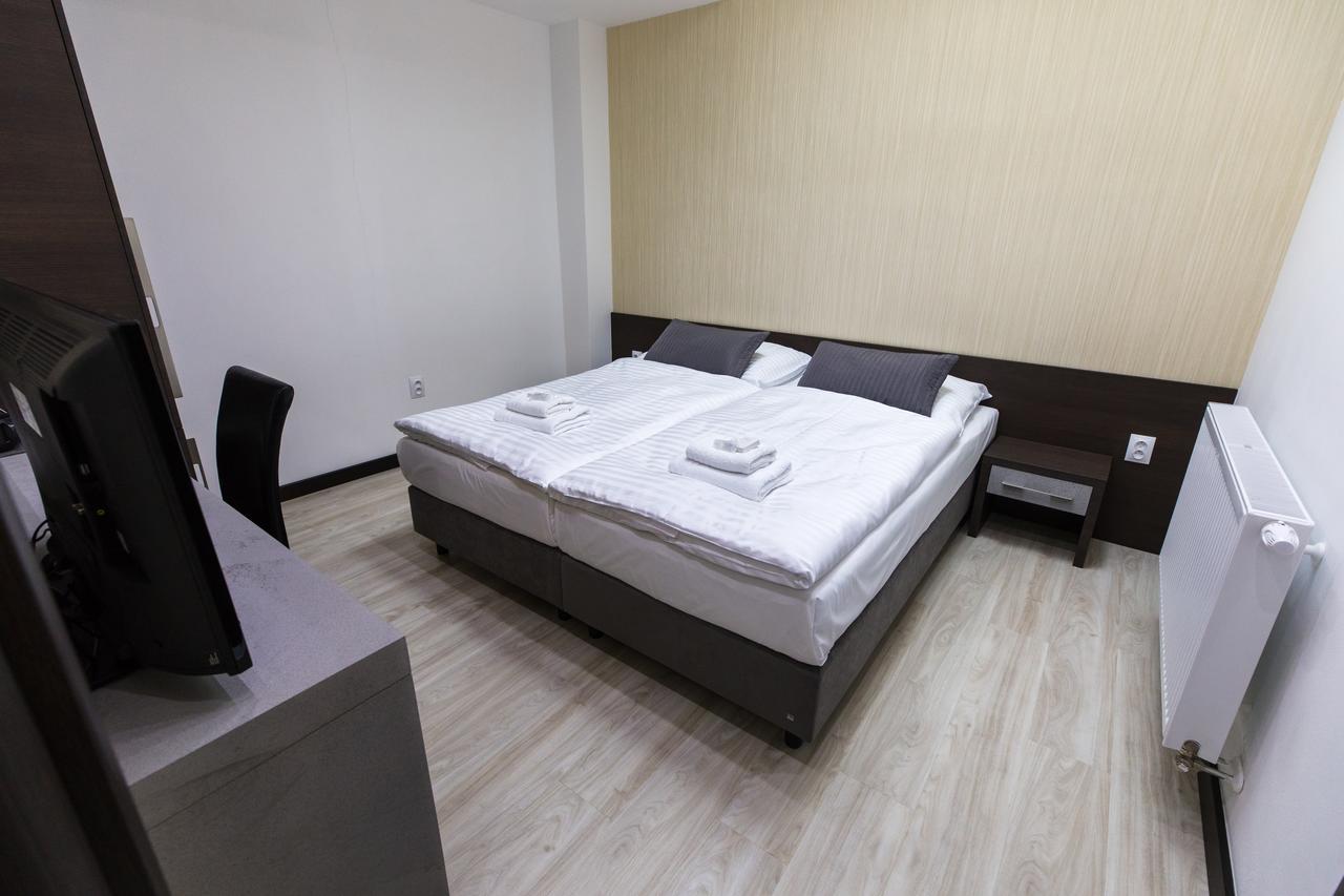 Hotel U Kostela โมดริเช ภายนอก รูปภาพ