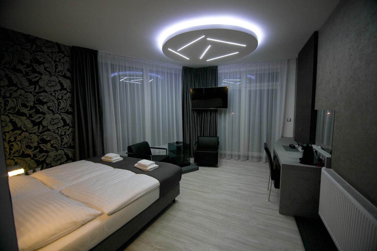 Hotel U Kostela โมดริเช ภายนอก รูปภาพ