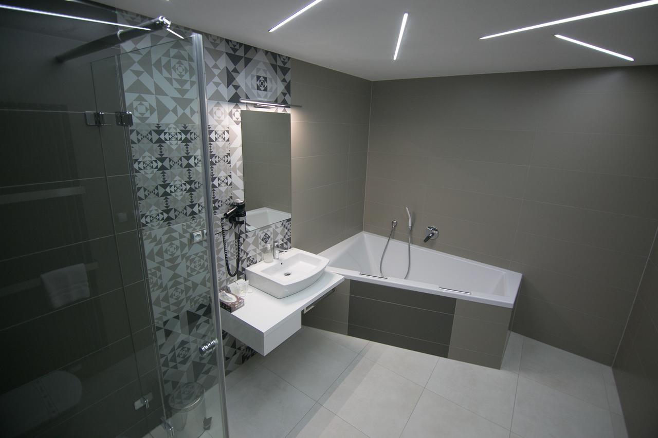 Hotel U Kostela โมดริเช ภายนอก รูปภาพ