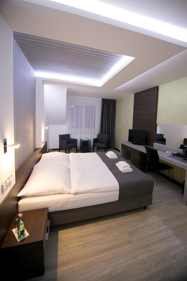 Hotel U Kostela โมดริเช ภายนอก รูปภาพ