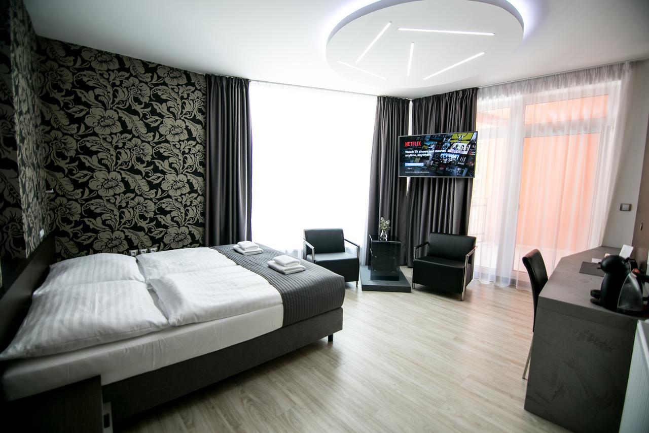 Hotel U Kostela โมดริเช ภายนอก รูปภาพ