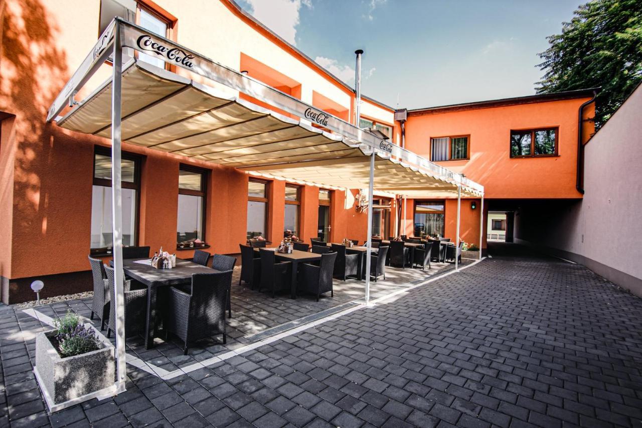 Hotel U Kostela โมดริเช ภายนอก รูปภาพ